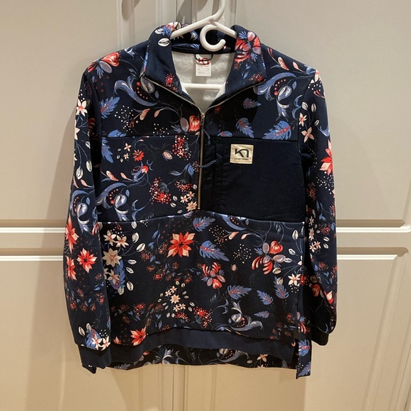 Kari Traa Jackets & Blazers - NWOT Kari Traa 1/2 zip pull over. Size S